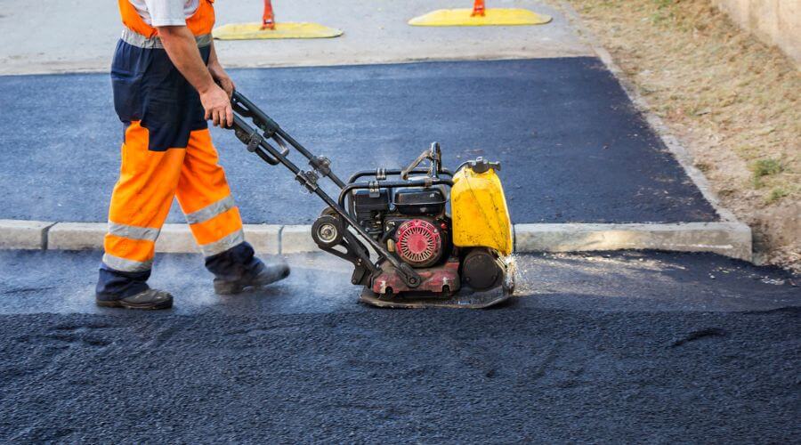 Professional gutter cleaning in Vernalis, CA